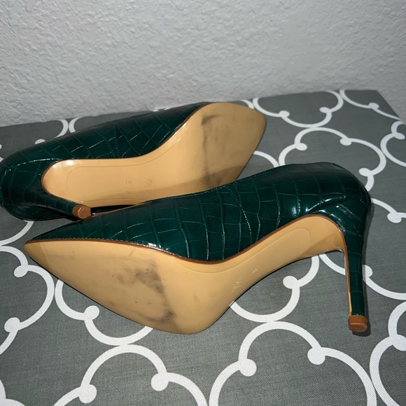 BCBGeneration heels green with gold - Picture 5 of 11